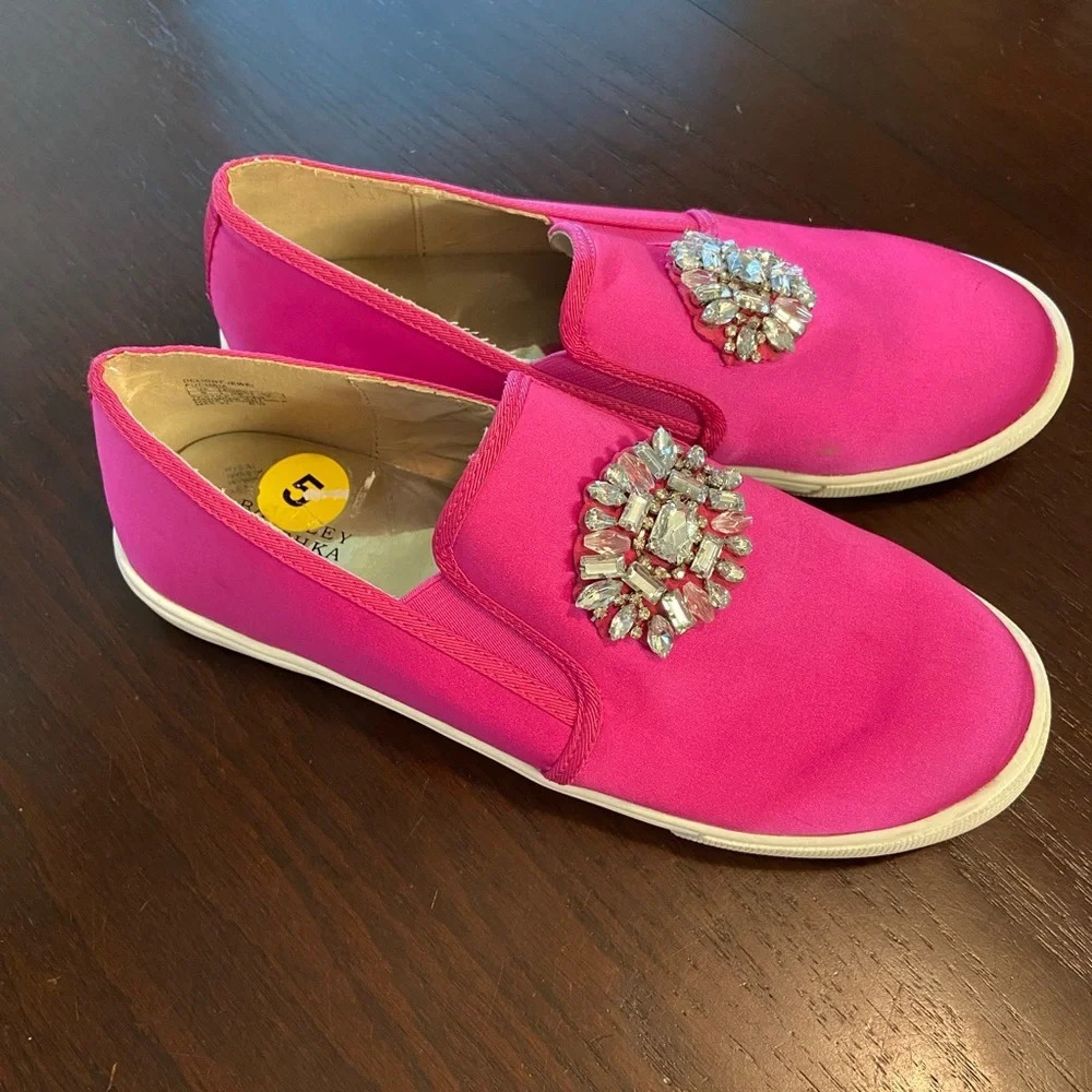 🩷 Badgley Mischka PINK SATIN Delight Jewel Ornament Slip On Sneakers Sz 5